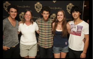 Andrea, Hannah, Jonas Brothers